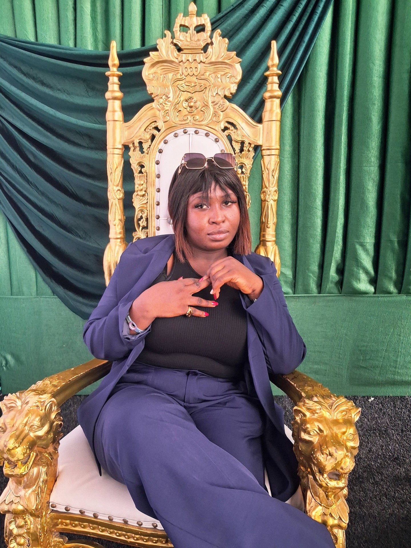 The Diva, throned.